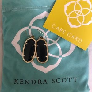Kendra Scott Black & Gold Elle earrings!